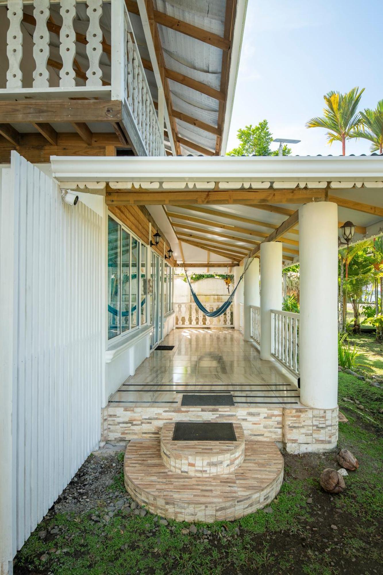 Casa Blanca Beachfront House With Shared Pool Access Pangea Lodge Manzanillo  Exterior photo